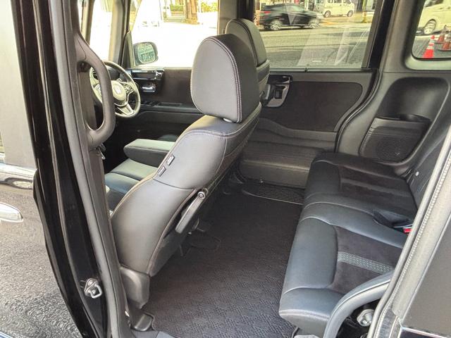 Ｎ－ＢＯＸカスタム Ｌターボ　ホンダセンシング　衝突軽減ブレーキ　誤発進抑制　後方誤発進抑制　歩行者事故低減ステアリング　アダプティブクルコン　標識認識機能　オートハイビーム　社外メモリーナビ　Ｂカメラ　両側パワスラ　ローダウン（19枚目）