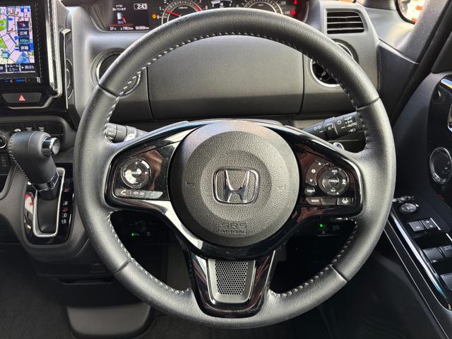 Ｎ－ＢＯＸカスタム Ｌターボ　ホンダセンシング　衝突軽減ブレーキ　誤発進抑制　後方誤発進抑制　歩行者事故低減ステアリング　アダプティブクルコン　標識認識機能　オートハイビーム　社外メモリーナビ　Ｂカメラ　両側パワスラ　ローダウン（27枚目）