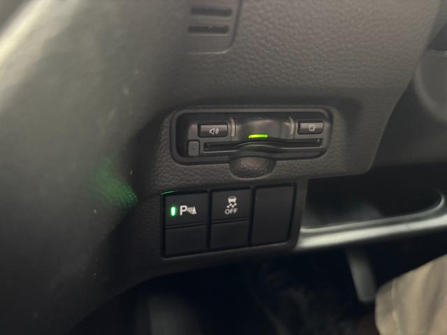 Ｎ－ＢＯＸカスタム Ｌターボ　ホンダセンシング　衝突軽減ブレーキ　誤発進抑制　後方誤発進抑制　歩行者事故低減ステアリング　アダプティブクルコン　標識認識機能　オートハイビーム　社外メモリーナビ　Ｂカメラ　両側パワスラ　ローダウン（39枚目）