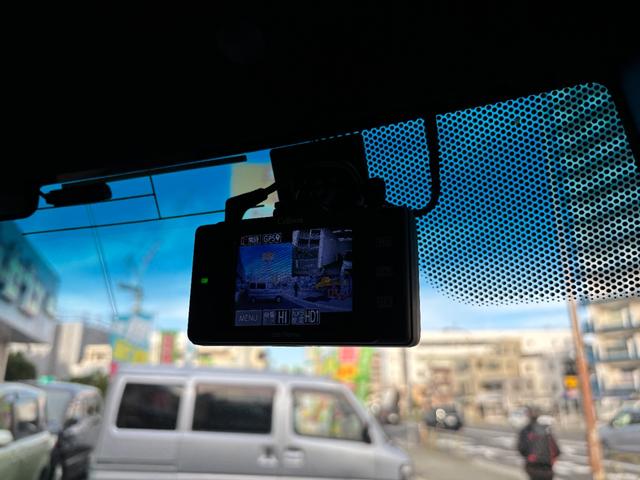 Ｎ－ＢＯＸカスタム Ｌターボ　ホンダセンシング　衝突軽減ブレーキ　誤発進抑制　後方誤発進抑制　歩行者事故低減ステアリング　アダプティブクルコン　標識認識機能　オートハイビーム　社外メモリーナビ　Ｂカメラ　両側パワスラ　ローダウン（40枚目）