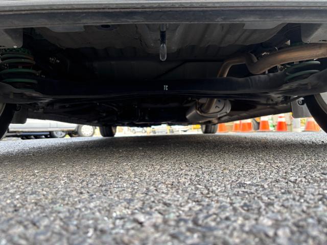 Ｎ－ＢＯＸカスタム Ｌターボ　ホンダセンシング　衝突軽減ブレーキ　誤発進抑制　後方誤発進抑制　歩行者事故低減ステアリング　アダプティブクルコン　標識認識機能　オートハイビーム　社外メモリーナビ　Ｂカメラ　両側パワスラ　ローダウン（48枚目）