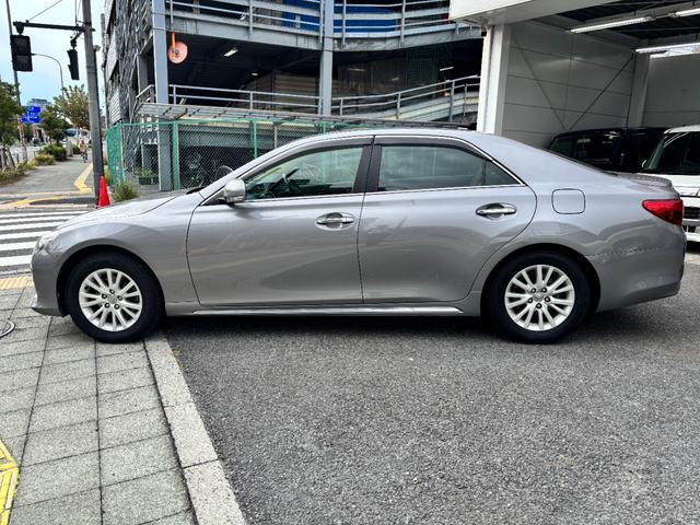 マークＸ プレミアム　１オーナー　禁煙車　社外ＳＤナビ　スマートキー２個　ノーマルクルコン　ＥＴＣ　パワーシート　シートヒーター　ハーフレザーシート　ＣＤ／ＤＶＤ再生可　フルセグＴＶ（12枚目）