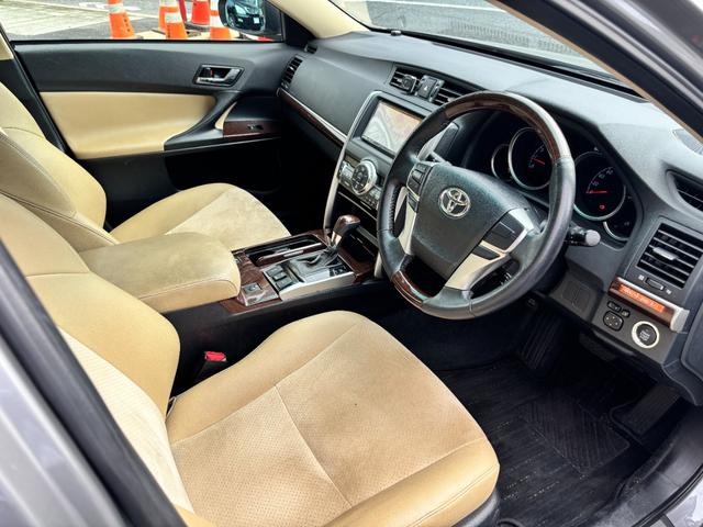 マークＸ プレミアム　１オーナー　禁煙車　社外ＳＤナビ　スマートキー２個　ノーマルクルコン　ＥＴＣ　パワーシート　シートヒーター　ハーフレザーシート　ＣＤ／ＤＶＤ再生可　フルセグＴＶ（13枚目）