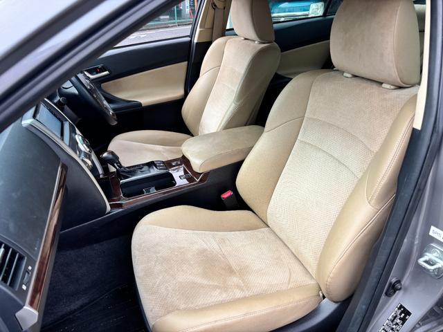 マークＸ プレミアム　１オーナー　禁煙車　社外ＳＤナビ　スマートキー２個　ノーマルクルコン　ＥＴＣ　パワーシート　シートヒーター　ハーフレザーシート　ＣＤ／ＤＶＤ再生可　フルセグＴＶ（16枚目）