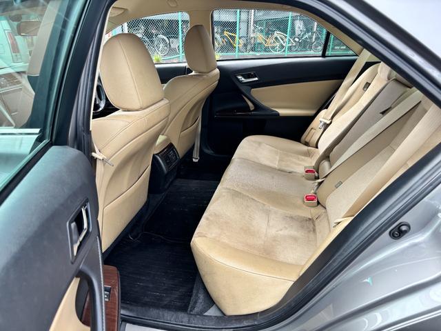 マークＸ プレミアム　１オーナー　禁煙車　社外ＳＤナビ　スマートキー２個　ノーマルクルコン　ＥＴＣ　パワーシート　シートヒーター　ハーフレザーシート　ＣＤ／ＤＶＤ再生可　フルセグＴＶ（19枚目）