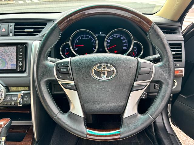 マークＸ プレミアム　１オーナー　禁煙車　社外ＳＤナビ　スマートキー２個　ノーマルクルコン　ＥＴＣ　パワーシート　シートヒーター　ハーフレザーシート　ＣＤ／ＤＶＤ再生可　フルセグＴＶ（22枚目）