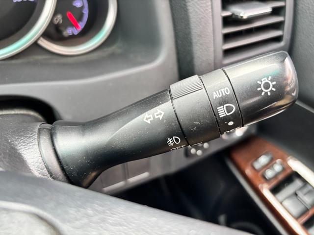 マークＸ プレミアム　１オーナー　禁煙車　社外ＳＤナビ　スマートキー２個　ノーマルクルコン　ＥＴＣ　パワーシート　シートヒーター　ハーフレザーシート　ＣＤ／ＤＶＤ再生可　フルセグＴＶ（25枚目）