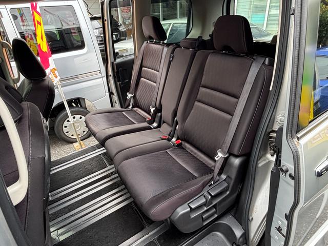 セレナ ハイウェイスター　Ｖセレクション　ワンオーナー　プロパイロット　純正ＳＤナビ　地デジ　全周囲カメラ　ＤＶＤ再生可　フリップダウンモニター　両側パワースライド　デジタルミラー　インテリジェントパーキング　ドライブレコーダー（14枚目）