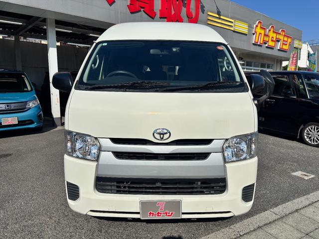 レジアスエースバン ロングＤＸ　ウェルキャブＣタイプ車椅子仕様車　車椅子固定装置１基　オートステップ　純正オーディオ　リアクーラー　乗車定員１０名　スペアキー有（4枚目）