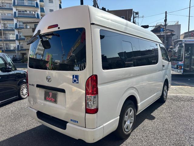 レジアスエースバン ロングＤＸ　ウェルキャブＣタイプ車椅子仕様車　車椅子固定装置１基　オートステップ　純正オーディオ　リアクーラー　乗車定員１０名　スペアキー有（7枚目）