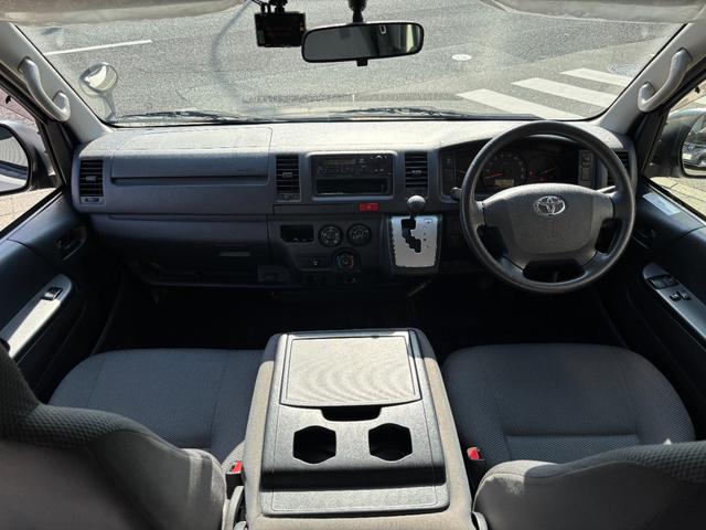 レジアスエースバン ロングＤＸ　ウェルキャブＣタイプ車椅子仕様車　車椅子固定装置１基　オートステップ　純正オーディオ　リアクーラー　乗車定員１０名　スペアキー有（15枚目）