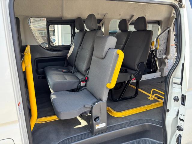 レジアスエースバン ロングＤＸ　ウェルキャブＣタイプ車椅子仕様車　車椅子固定装置１基　オートステップ　純正オーディオ　リアクーラー　乗車定員１０名　スペアキー有（16枚目）