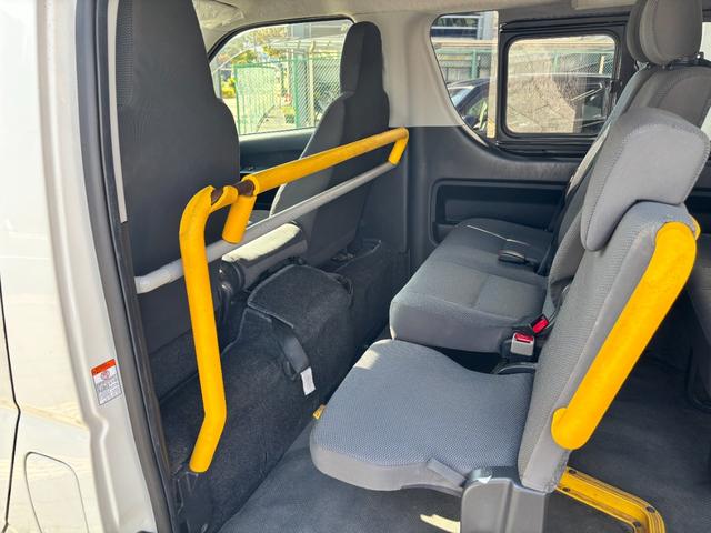 レジアスエースバン ロングＤＸ　ウェルキャブＣタイプ車椅子仕様車　車椅子固定装置１基　オートステップ　純正オーディオ　リアクーラー　乗車定員１０名　スペアキー有（17枚目）