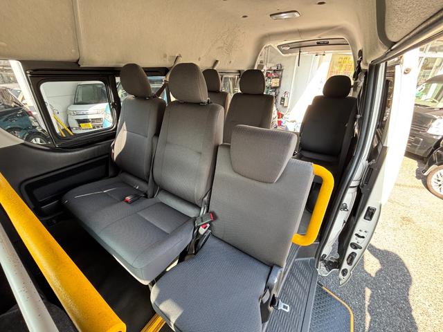 レジアスエースバン ロングＤＸ　ウェルキャブＣタイプ車椅子仕様車　車椅子固定装置１基　オートステップ　純正オーディオ　リアクーラー　乗車定員１０名　スペアキー有（18枚目）