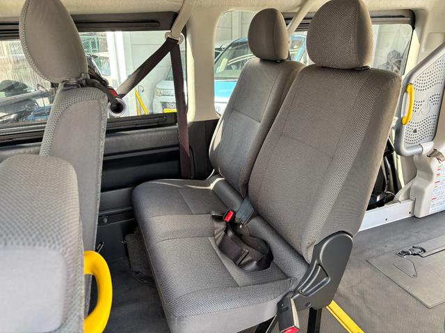 レジアスエースバン ロングＤＸ　ウェルキャブＣタイプ車椅子仕様車　車椅子固定装置１基　オートステップ　純正オーディオ　リアクーラー　乗車定員１０名　スペアキー有（19枚目）