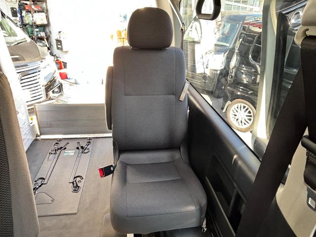 レジアスエースバン ロングＤＸ　ウェルキャブＣタイプ車椅子仕様車　車椅子固定装置１基　オートステップ　純正オーディオ　リアクーラー　乗車定員１０名　スペアキー有（21枚目）