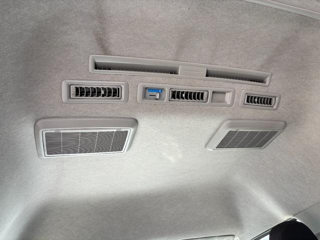 レジアスエースバン ロングＤＸ　ウェルキャブＣタイプ車椅子仕様車　車椅子固定装置１基　オートステップ　純正オーディオ　リアクーラー　乗車定員１０名　スペアキー有（22枚目）