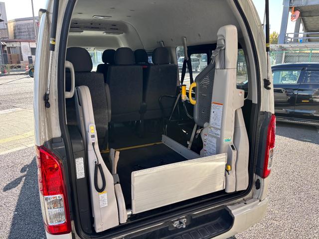 レジアスエースバン ロングＤＸ　ウェルキャブＣタイプ車椅子仕様車　車椅子固定装置１基　オートステップ　純正オーディオ　リアクーラー　乗車定員１０名　スペアキー有（23枚目）