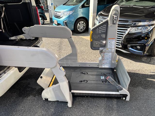 レジアスエースバン ロングＤＸ　ウェルキャブＣタイプ車椅子仕様車　車椅子固定装置１基　オートステップ　純正オーディオ　リアクーラー　乗車定員１０名　スペアキー有（25枚目）