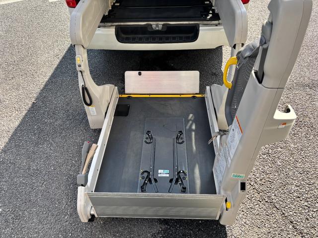 レジアスエースバン ロングＤＸ　ウェルキャブＣタイプ車椅子仕様車　車椅子固定装置１基　オートステップ　純正オーディオ　リアクーラー　乗車定員１０名　スペアキー有（26枚目）