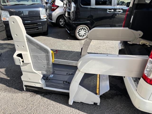 レジアスエースバン ロングＤＸ　ウェルキャブＣタイプ車椅子仕様車　車椅子固定装置１基　オートステップ　純正オーディオ　リアクーラー　乗車定員１０名　スペアキー有（27枚目）