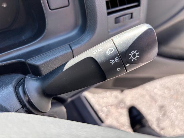 レジアスエースバン ロングＤＸ　ウェルキャブＣタイプ車椅子仕様車　車椅子固定装置１基　オートステップ　純正オーディオ　リアクーラー　乗車定員１０名　スペアキー有（33枚目）