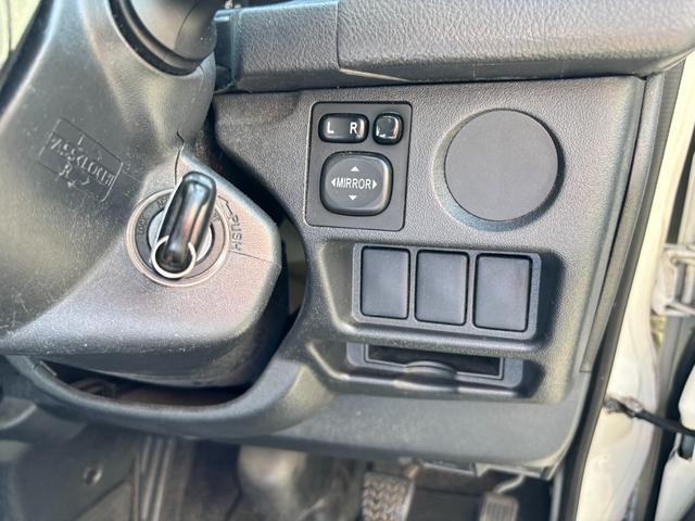 レジアスエースバン ロングＤＸ　ウェルキャブＣタイプ車椅子仕様車　車椅子固定装置１基　オートステップ　純正オーディオ　リアクーラー　乗車定員１０名　スペアキー有（35枚目）