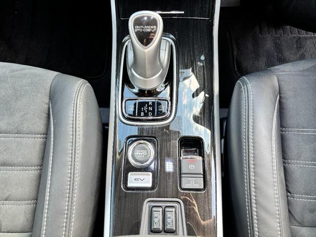 《安心の納車前整備！》国産・輸入車を問わず、提携工場にて熟練の整備士さんがしっかり整備をいたします。消耗品や壊れやすい箇所も点検・交換を済ませてご納車！安心してドライブ頂けます。