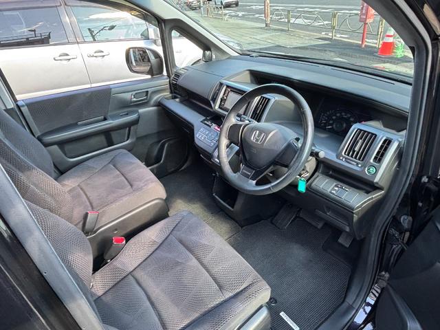 ステップワゴンスパーダ Ｓ　片側電動スライドドア　パドルシフト　ＨＩＤヘッドライト　革巻きステアリング　純正１６インチアルミ　ＥＴＣ　キーレス　車両ナビ取扱説明書（10枚目）