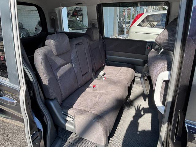 ステップワゴンスパーダ Ｓ　片側電動スライドドア　パドルシフト　ＨＩＤヘッドライト　革巻きステアリング　純正１６インチアルミ　ＥＴＣ　キーレス　車両ナビ取扱説明書（16枚目）