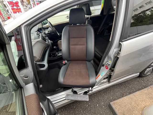 フィットシャトルハイブリッド ハイブリッド・スマートセレクション　助手席回転シート　ハーフレザー　スマートキー２個　Ｈ２５年からＲ７年ディーラー記録簿　純正メモリーナビ　バックカメラ　ＣＤ／ＤＶＤ再生可　ワンセグＴＶ　ＥＴＣ　ノーマルクルコン　ＨＩＤオートライト（5枚目）