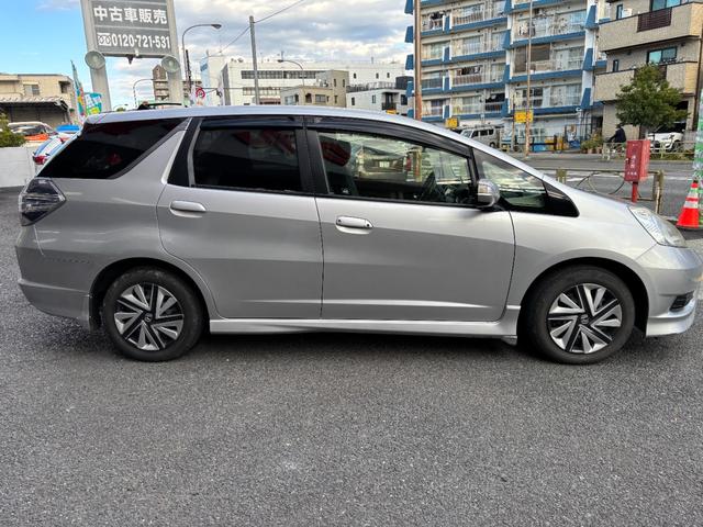 フィットシャトルハイブリッド ハイブリッド・スマートセレクション　助手席回転シート　ハーフレザー　スマートキー２個　Ｈ２５年からＲ７年ディーラー記録簿　純正メモリーナビ　バックカメラ　ＣＤ／ＤＶＤ再生可　ワンセグＴＶ　ＥＴＣ　ノーマルクルコン　ＨＩＤオートライト（8枚目）