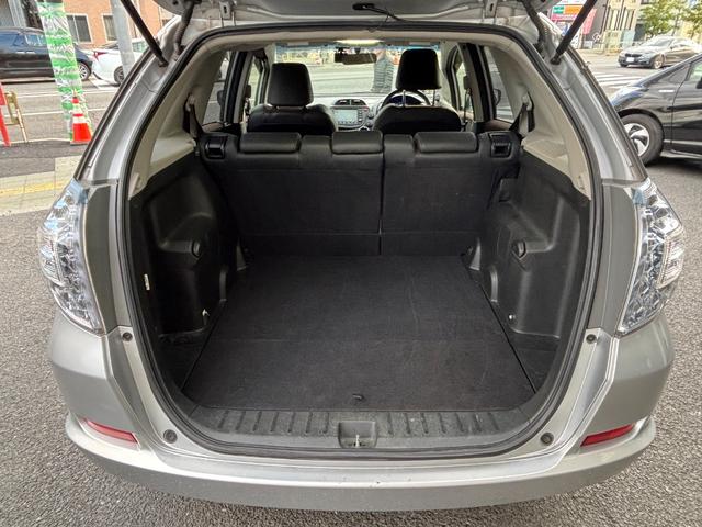 フィットシャトルハイブリッド ハイブリッド・スマートセレクション　助手席回転シート　ハーフレザー　スマートキー２個　Ｈ２５年からＲ７年ディーラー記録簿　純正メモリーナビ　バックカメラ　ＣＤ／ＤＶＤ再生可　ワンセグＴＶ　ＥＴＣ　ノーマルクルコン　ＨＩＤオートライト（22枚目）