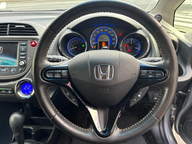 フィットシャトルハイブリッド ハイブリッド・スマートセレクション　助手席回転シート　ハーフレザー　スマートキー２個　Ｈ２５年からＲ７年ディーラー記録簿　純正メモリーナビ　バックカメラ　ＣＤ／ＤＶＤ再生可　ワンセグＴＶ　ＥＴＣ　ノーマルクルコン　ＨＩＤオートライト（29枚目）