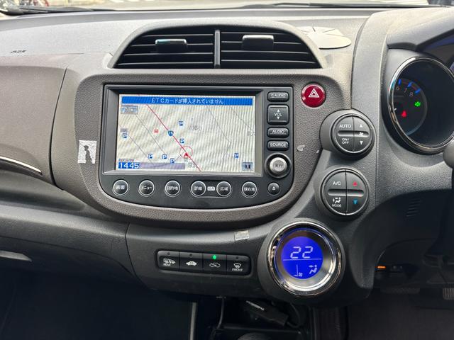 フィットシャトルハイブリッド ハイブリッド・スマートセレクション　助手席回転シート　ハーフレザー　スマートキー２個　Ｈ２５年からＲ７年ディーラー記録簿　純正メモリーナビ　バックカメラ　ＣＤ／ＤＶＤ再生可　ワンセグＴＶ　ＥＴＣ　ノーマルクルコン　ＨＩＤオートライト（34枚目）