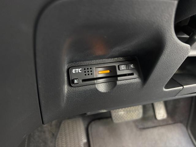 フィットシャトルハイブリッド ハイブリッド・スマートセレクション　助手席回転シート　ハーフレザー　スマートキー２個　Ｈ２５年からＲ７年ディーラー記録簿　純正メモリーナビ　バックカメラ　ＣＤ／ＤＶＤ再生可　ワンセグＴＶ　ＥＴＣ　ノーマルクルコン　ＨＩＤオートライト（42枚目）