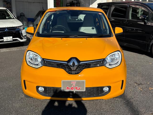 トゥインゴ ＥＤＣ　ワンオーナー　Ａｐｐｌｅ　ＣａｒＰｌａｙ＆Ａｎｄｒｏｉｄ　Ａｕｔｏ対応　ディスプレイオーディオ　バックカメラ　障害物ソナー　オートライト　スタッドレスタイヤあり　キーレス２個　取扱説明書　禁煙車（6枚目）