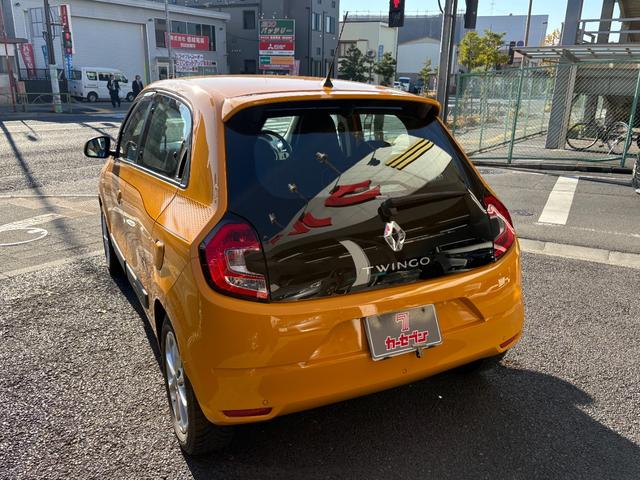 トゥインゴ ＥＤＣ　ワンオーナー　Ａｐｐｌｅ　ＣａｒＰｌａｙ＆Ａｎｄｒｏｉｄ　Ａｕｔｏ対応　ディスプレイオーディオ　バックカメラ　障害物ソナー　オートライト　スタッドレスタイヤあり　キーレス２個　取扱説明書　禁煙車（9枚目）