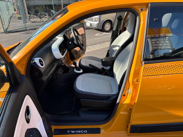 トゥインゴ ＥＤＣ　ワンオーナー　Ａｐｐｌｅ　ＣａｒＰｌａｙ＆Ａｎｄｒｏｉｄ　Ａｕｔｏ対応　ディスプレイオーディオ　バックカメラ　障害物ソナー　オートライト　スタッドレスタイヤあり　キーレス２個　取扱説明書　禁煙車（19枚目）