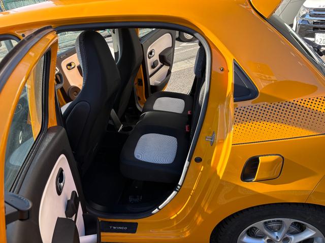 トゥインゴ ＥＤＣ　ワンオーナー　Ａｐｐｌｅ　ＣａｒＰｌａｙ＆Ａｎｄｒｏｉｄ　Ａｕｔｏ対応　ディスプレイオーディオ　バックカメラ　障害物ソナー　オートライト　スタッドレスタイヤあり　キーレス２個　取扱説明書　禁煙車（21枚目）