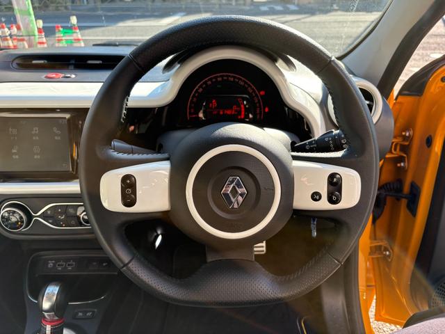 トゥインゴ ＥＤＣ　ワンオーナー　Ａｐｐｌｅ　ＣａｒＰｌａｙ＆Ａｎｄｒｏｉｄ　Ａｕｔｏ対応　ディスプレイオーディオ　バックカメラ　障害物ソナー　オートライト　スタッドレスタイヤあり　キーレス２個　取扱説明書　禁煙車（35枚目）