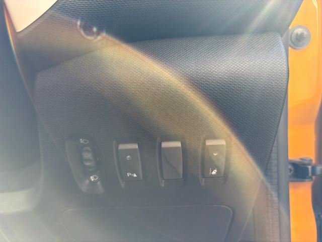 トゥインゴ ＥＤＣ　ワンオーナー　Ａｐｐｌｅ　ＣａｒＰｌａｙ＆Ａｎｄｒｏｉｄ　Ａｕｔｏ対応　ディスプレイオーディオ　バックカメラ　障害物ソナー　オートライト　スタッドレスタイヤあり　キーレス２個　取扱説明書　禁煙車（36枚目）