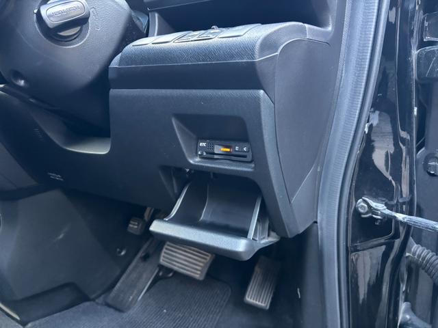 ステップワゴンスパーダ Ｚ　クールスピリット　禁煙車　純正９インチナビ　フルセグＴＶ　バックカメラ　両側パワースライドドア　ＥＴＣ　クルーズコントロール　パドルシフト　横滑り防止装置　スマートキー２個　オートライト　ＨＩＤ　フォグ　ＣＤ　ＤＶＤ（46枚目）