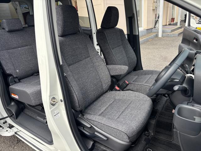 シエンタ ハイブリッドＺ　ワンオーナー　禁煙車　純正ナビ　フルセグＴＶ　全方位カメラ　両側パワースライドドア　ＥＴＣ２．０　プリクラッシュ　レーダークルーズ　パーキングサポートブレーキ　ブラインドスポット　クリアランスソナー（12枚目）