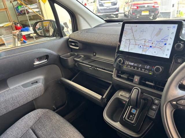 シエンタ ハイブリッドＺ　ワンオーナー　禁煙車　純正ナビ　フルセグＴＶ　全方位カメラ　両側パワースライドドア　ＥＴＣ２．０　プリクラッシュ　レーダークルーズ　パーキングサポートブレーキ　ブラインドスポット　クリアランスソナー（50枚目）