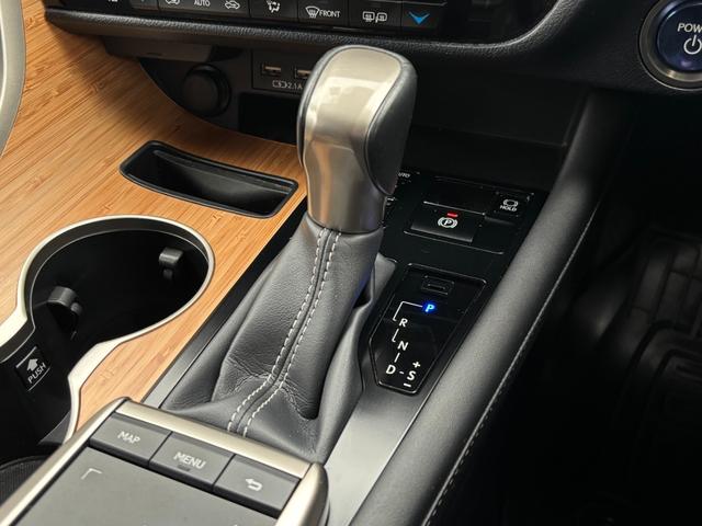 RX RX450h バージョンL ムーンルーフ セーフティシステムプラス パーキングサポートブレーキ ブラインドスポットモニター 革シート 前席パワーシート シートヒーター前後 三眼LEDヘッドライト LEDシーケンシャルターンランプ(34枚目)
