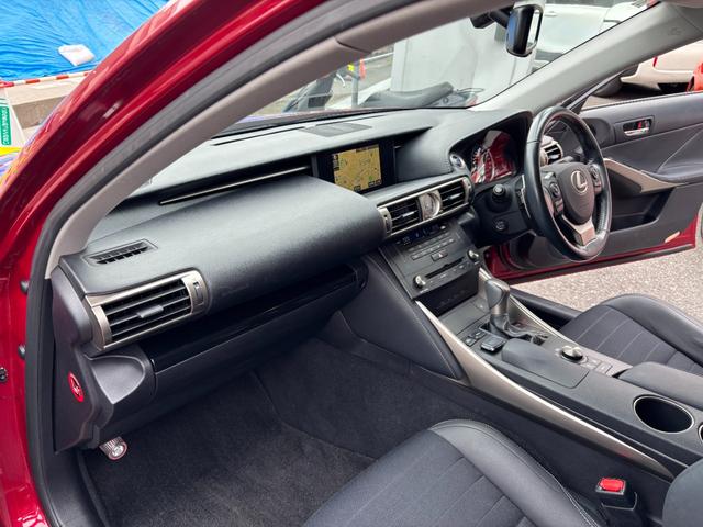 IS IS300h ワンオーナー 禁煙車 純正ナビ フルセグTV バックカメラ クリアランスソナー ETC2.0 プリクラッシュ レーダークルーズコントロール ブラインドスポットモニター 前席パワーシート&シートヒーター(18枚目)