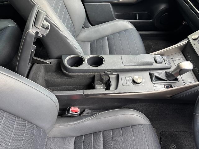 IS IS300h ワンオーナー 禁煙車 純正ナビ フルセグTV バックカメラ クリアランスソナー ETC2.0 プリクラッシュ レーダークルーズコントロール ブラインドスポットモニター 前席パワーシート&シートヒーター(41枚目)