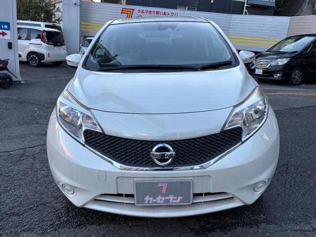 ノート Ｘ　ＤＩＧ－Ｓ　禁煙車　純正ナビ　ＴＶ　バックカメラ　エマージェンシーブレーキ　踏み間違い衝突防止アシスト　車線逸脱警報　ＥＴＣ　オートライト　プッシュスタート　インテリジェントキー２個　純正ドライブレコーダー（5枚目）