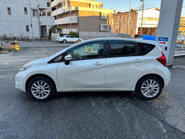 ノート Ｘ　ＤＩＧ－Ｓ　禁煙車　純正ナビ　ＴＶ　バックカメラ　エマージェンシーブレーキ　踏み間違い衝突防止アシスト　車線逸脱警報　ＥＴＣ　オートライト　プッシュスタート　インテリジェントキー２個　純正ドライブレコーダー（7枚目）